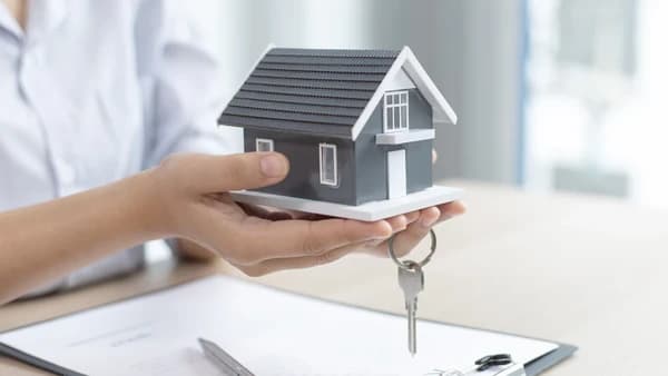 Les formalités à accomplir et le délai à respecter suite à une adjudication