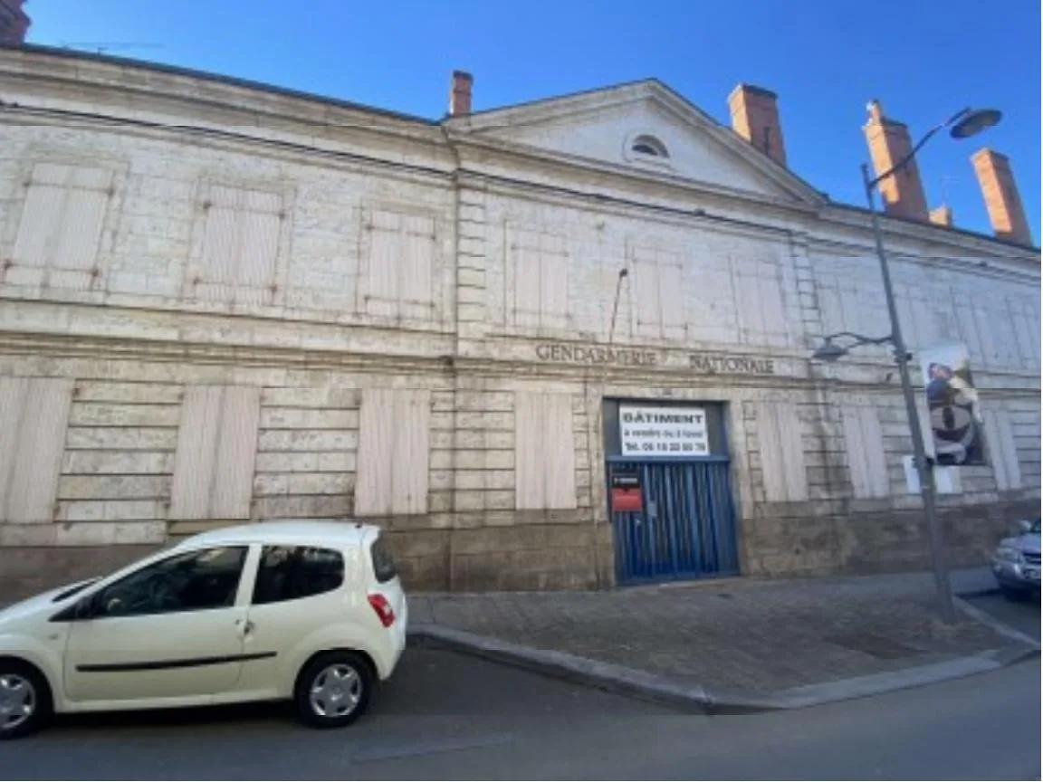 Immeuble de bureaux — Ancienne gendarmerie — photo 1